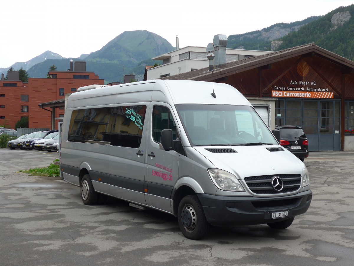 (162'145) - Savoldelli, Lumino - TI 31'663 - Mercedes am 14. Juni 2015 beim Bahnhof Meiringen