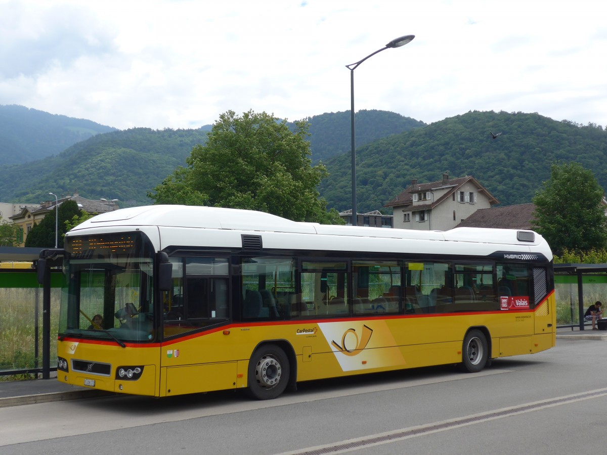 (162'342) - TPC Aigle - VS 206'172 - Volvo am 20. Juni 2015 beim Bahnhof Aigle