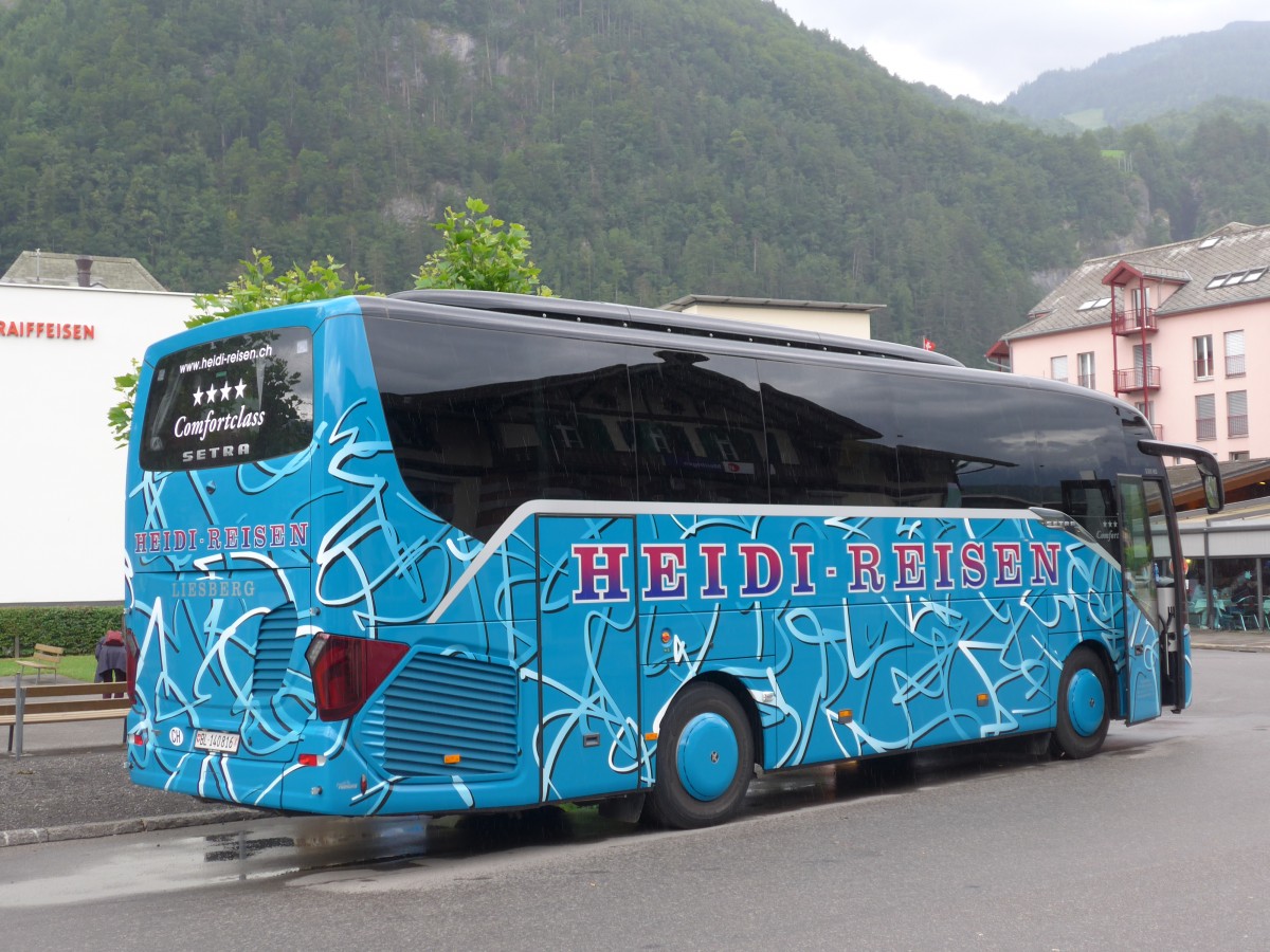 (162'407) - Heidi, Liesberg - BL 140'816 - Setra am 20. Juni 2015 beim Bahnhof Meiringen