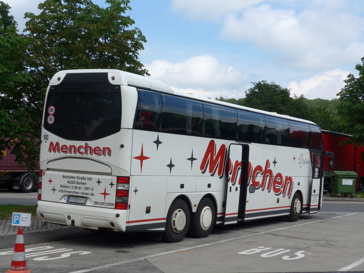 (162'698) - Menchen, Borken - BOR-BM 16 - Neoplan am 27. Juni 2015 in Weibersbrunn, Rastst�tte im Spessart