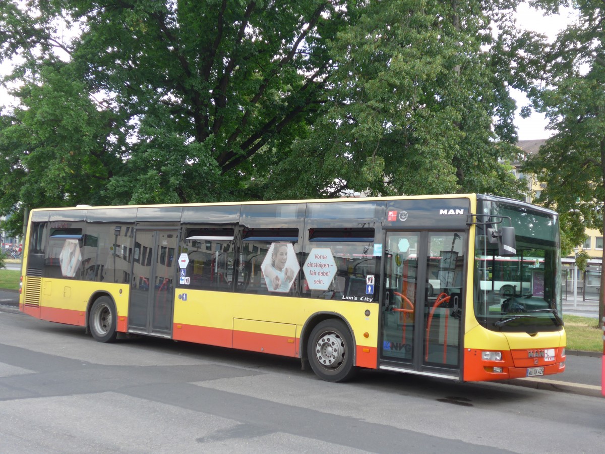 (162'715) - NVG W�rzburg - Nr. 429/W�-AK 429 - MAN am 27. Juni 2015 beim Bahnhof W�rzburg