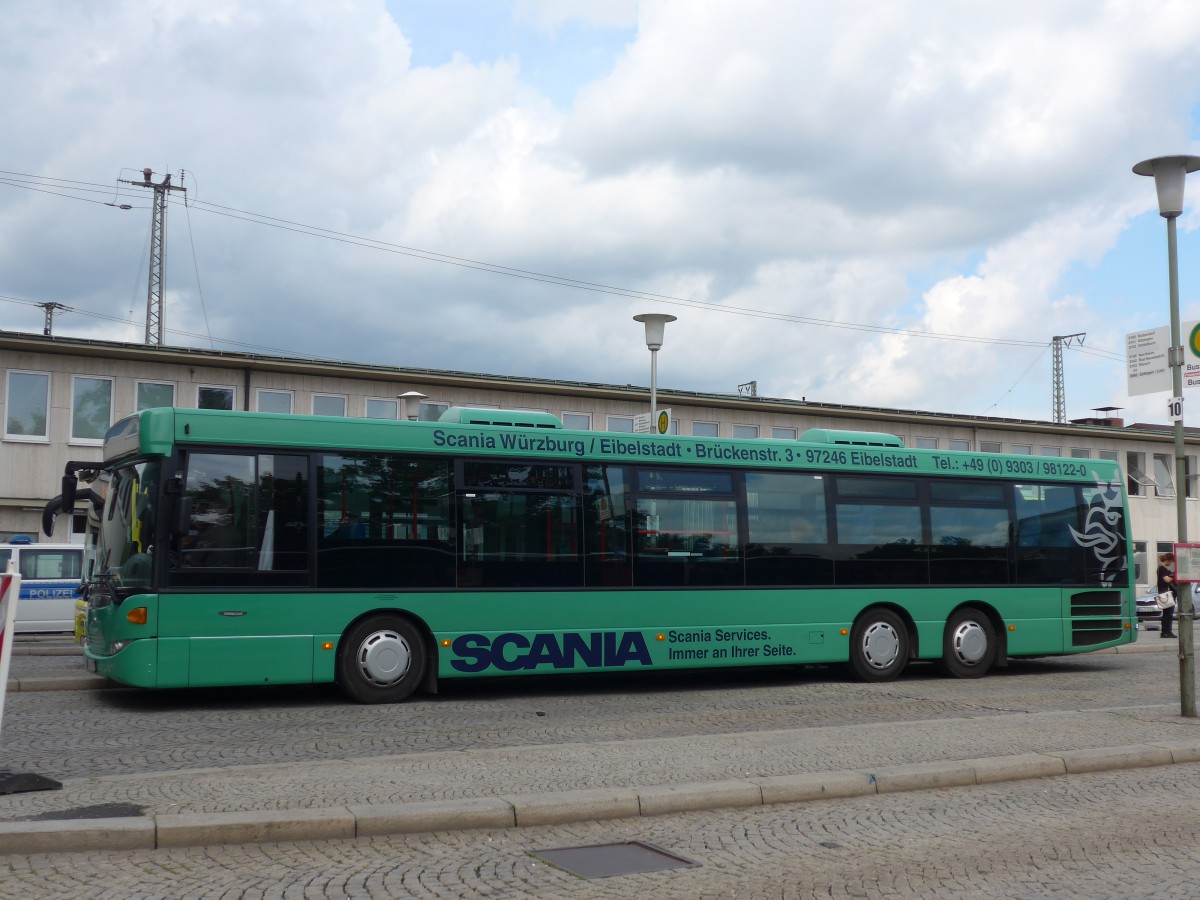 (162'732) - Schneider, Kreuzwertheim - MSP-NZ 77 - Scania am 27. Juni 2015 beim Bahnhof W�rzburg