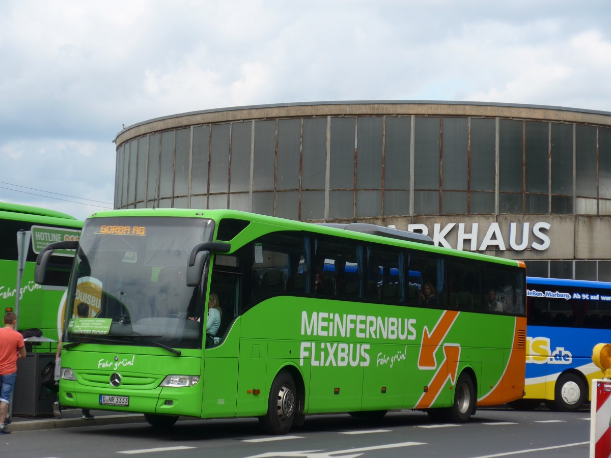 (162'737) - NordRhein-Bus, D�sseldorf - D-NR 3333 - Mercedes am 27. Juni 2015 beim Bahnhof W�rzburg