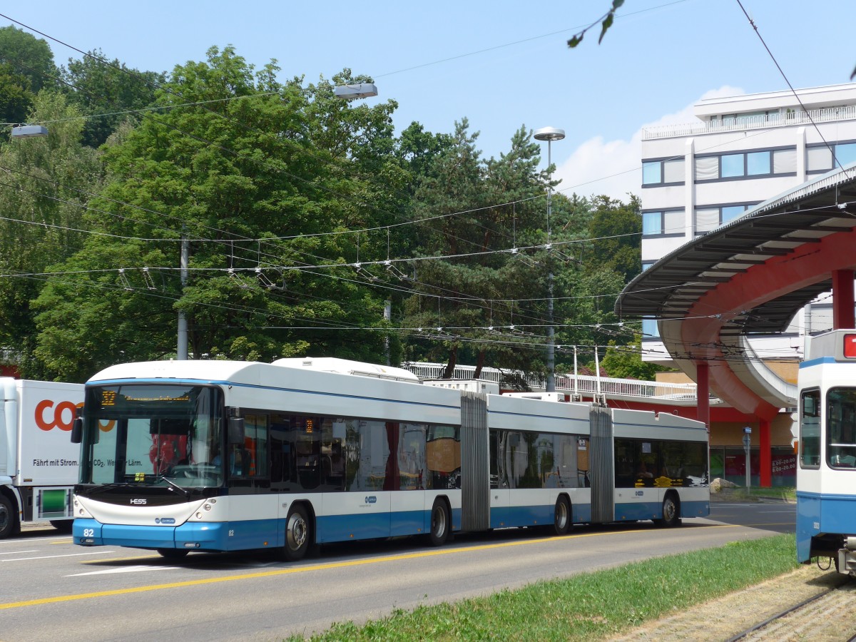 (162'961) - VBZ Z�rich - Nr. 82 - Hess/Hess Doppelgelenktrolleybus am 6. Juli 2015 in Z�rich, Bucheggplatz