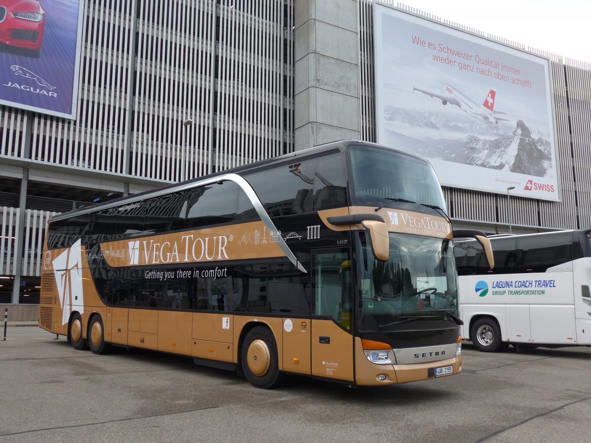 (163'327) - Aus Tschechien: Vega Tour, Praha - 4AR 2155 - Setra am 15. August 2015 in Z�rich, Flughafen