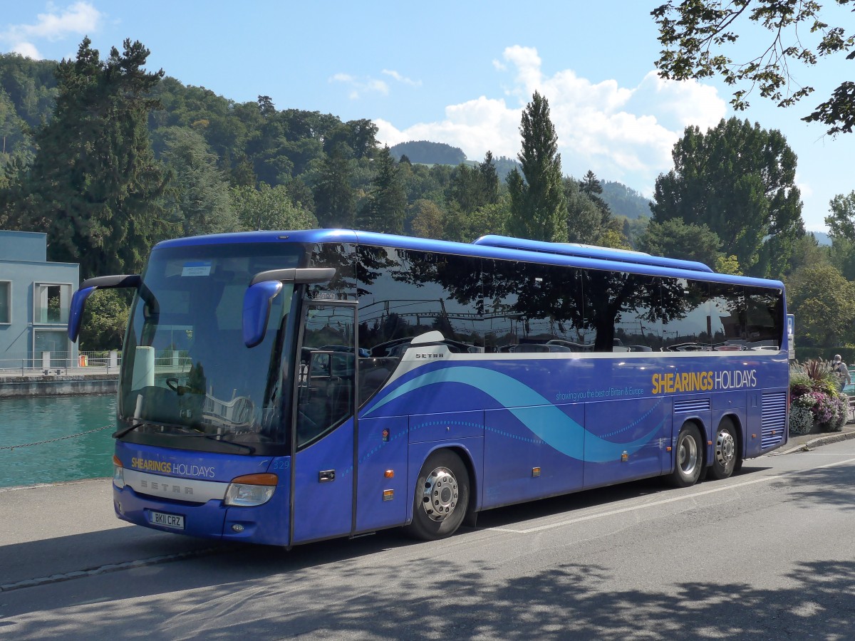 (164'544) - Aus England: Shearings, Wigan - Nr. 329/BK11 CRZ - Setra am 9. September 2015 bei der Schiffl�ndte Thun