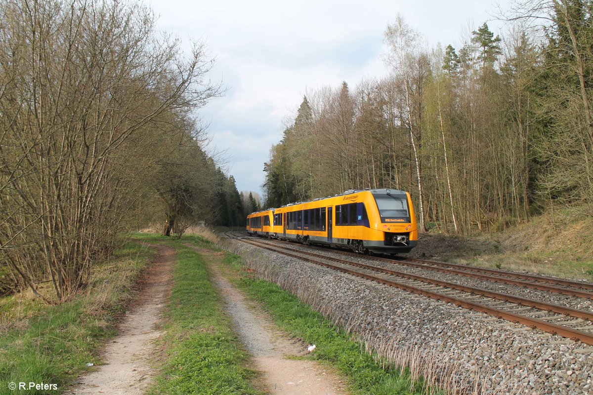 1648 701 und 1648 707 als OPB79734 Regensburg - Marktredwitz am Posten 51 südlich von Wiesau. 10.04.17