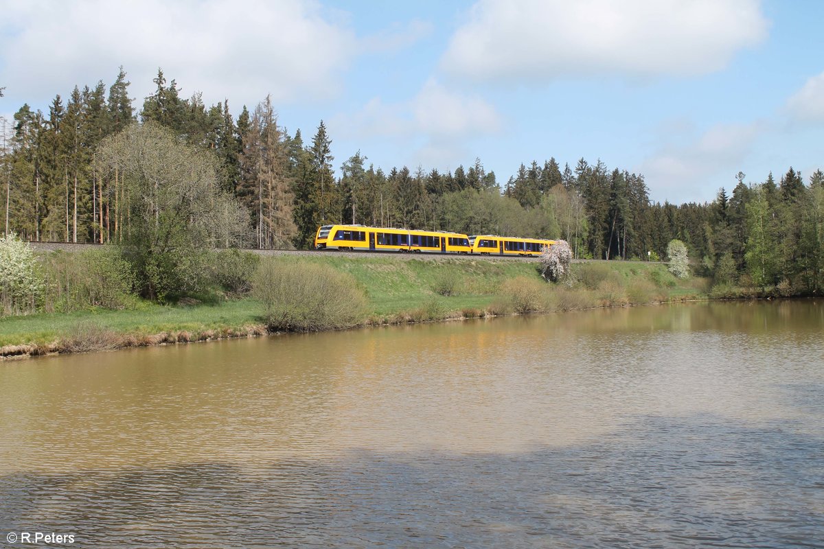 1648 704 und 1648 707 mit als OPB 1 79721 Marktredwitz - Regensburg bei Oberteich. 05.05.20