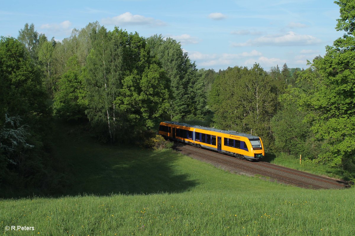 1648 708 kurz vorm erreichen von Reuth bei Erbendorf als OPB79738 Regensburg - Marktredwitz. 26.05.16