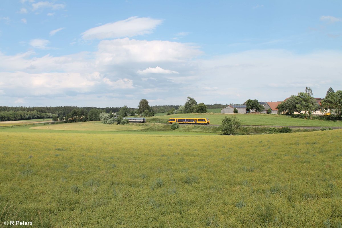 1648 711 als OPB 79739 Marktredwitz - Regensburg kurz vor Reuth bei Erbendorf. 10.07.20