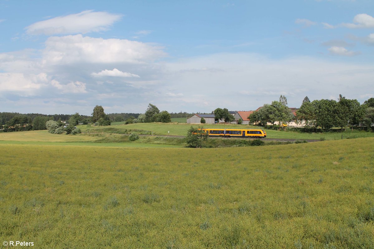 1648 711 als OPB 79739 Marktredwitz - Regensburg kurz vor Reuth bei Erbendorf. 10.07.20