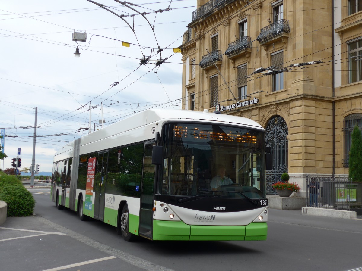 (164'809) - transN, La Chaux-de-Fonds - Nr. 137 - Hess/Hess Gelenktrolleybus (ex TN Neuch�tel Nr. 137) am 15. September 2015 in Neuch�tel, Place Pury