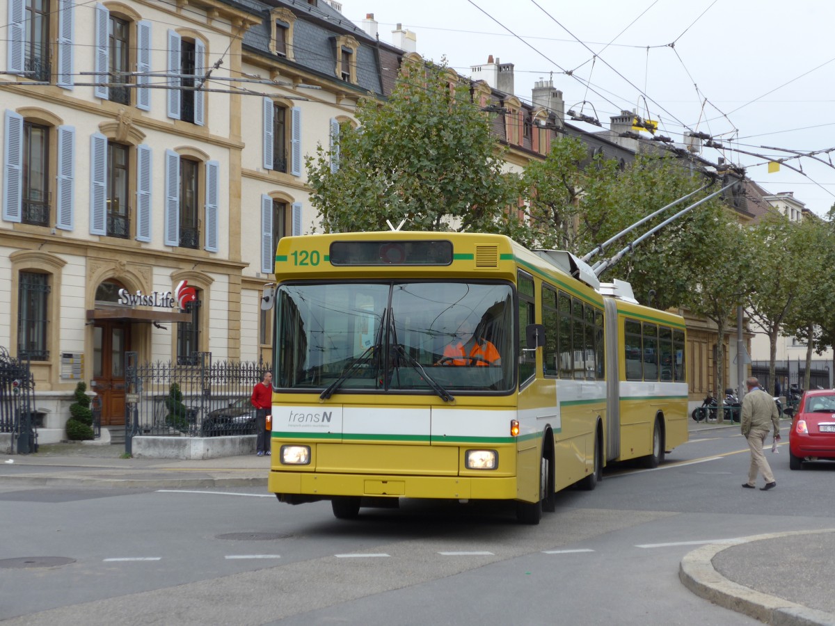 (164'811) - transN, La Chaux-de-Fonds - Nr. 120 - NAW/Hess Gelenktrolleybus (ex TN Neuch�tel Nr. 120) am 15. September 2015 in Neuch�tel, Place Pury