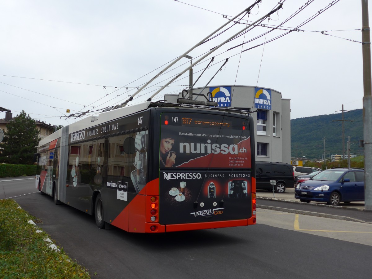 (164'827) - transN, La Chaux-de-Fonds - Nr. 147 - Hess/Hess Gelenktrolleybus (ex TN Neuch�tel Nr. 147) am 15. September 2015 beim Bahnhof Marin-Epagnier