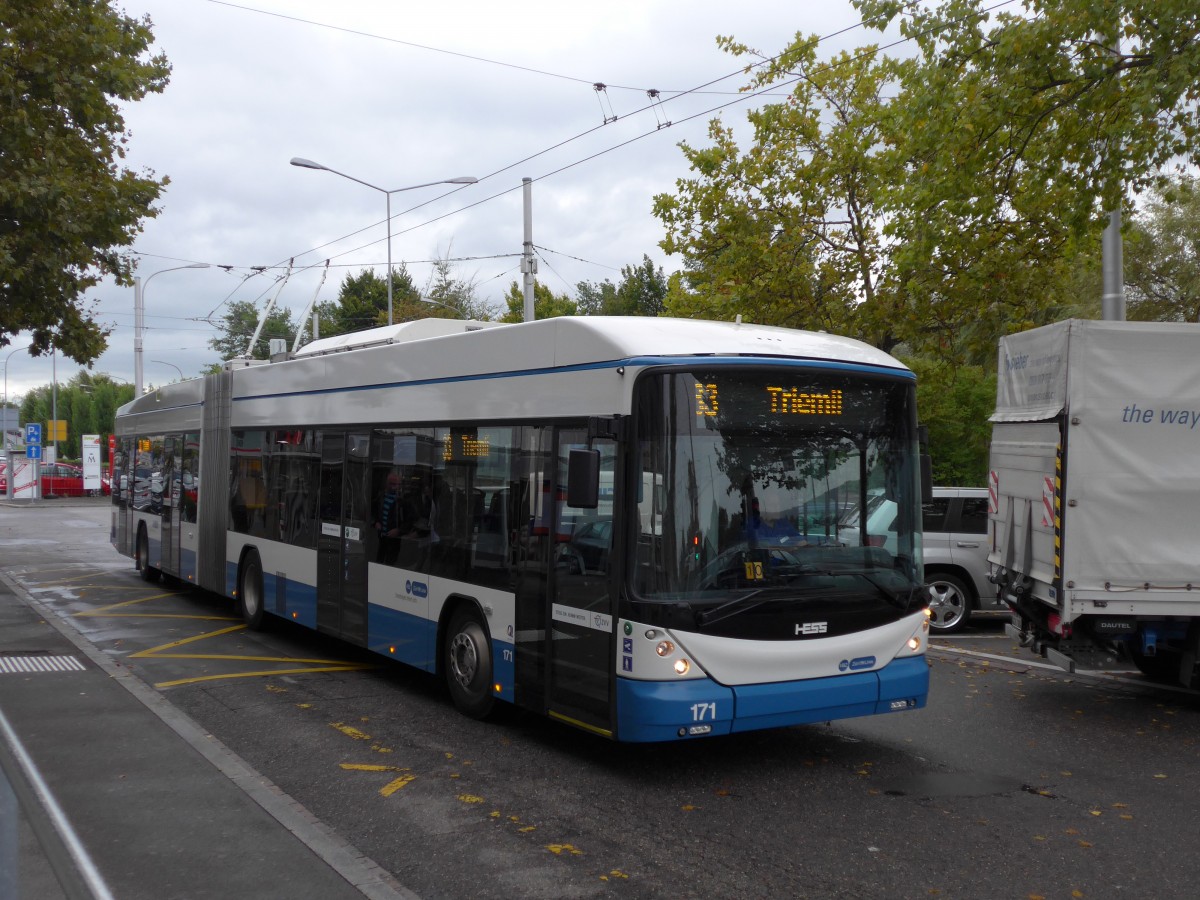 (164'956) - VBZ Z�rich - Nr. 171 - Hess/Hess Gelenktrolleybus am 17. September 2015 beim Bahnhof Z�rich-Tiefenbrunnen