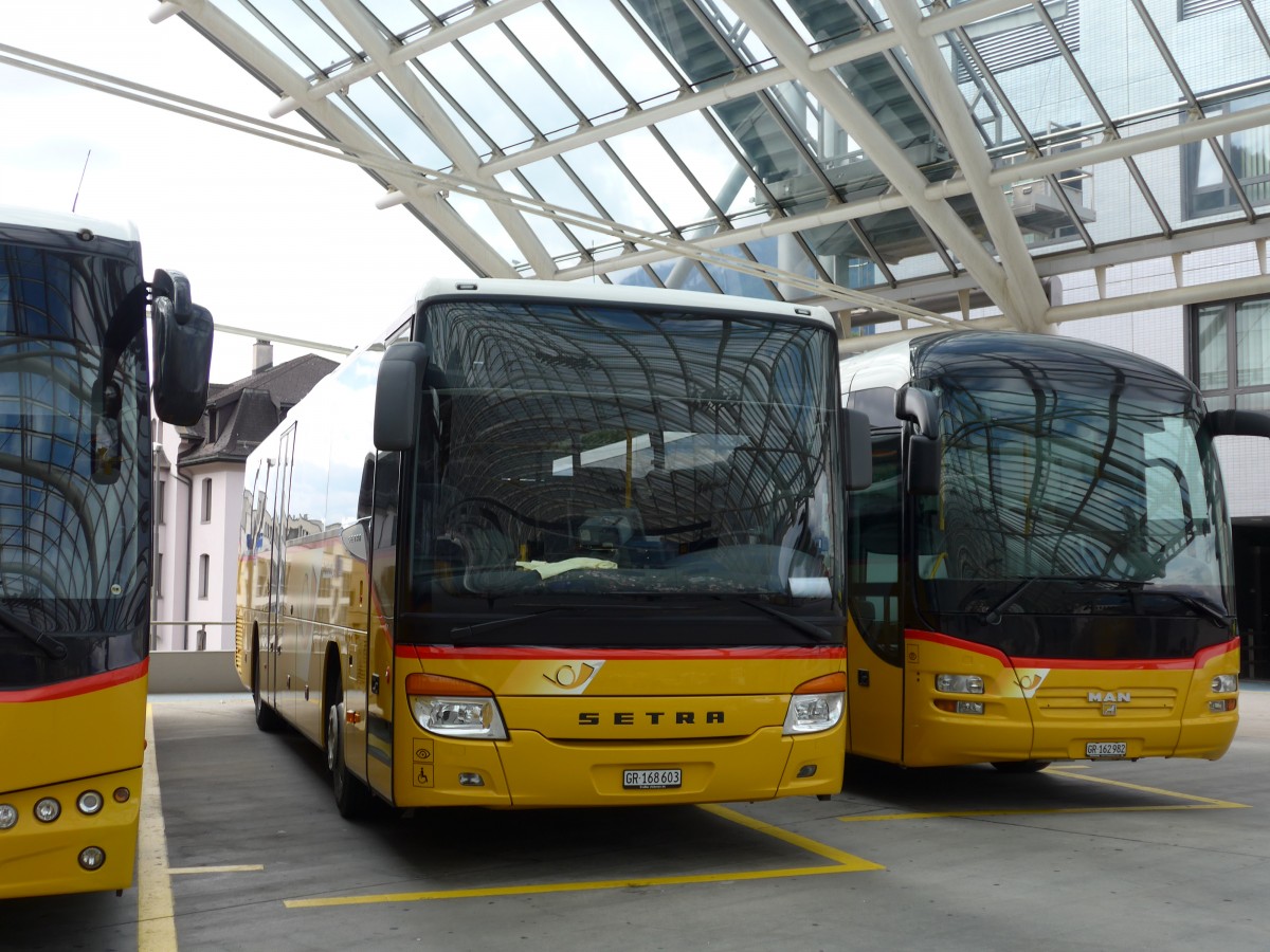 (165'440) - PostAuto Graub�nden - GR 168'603 - Setra am 19. September 2015 in Chur, Postautostation