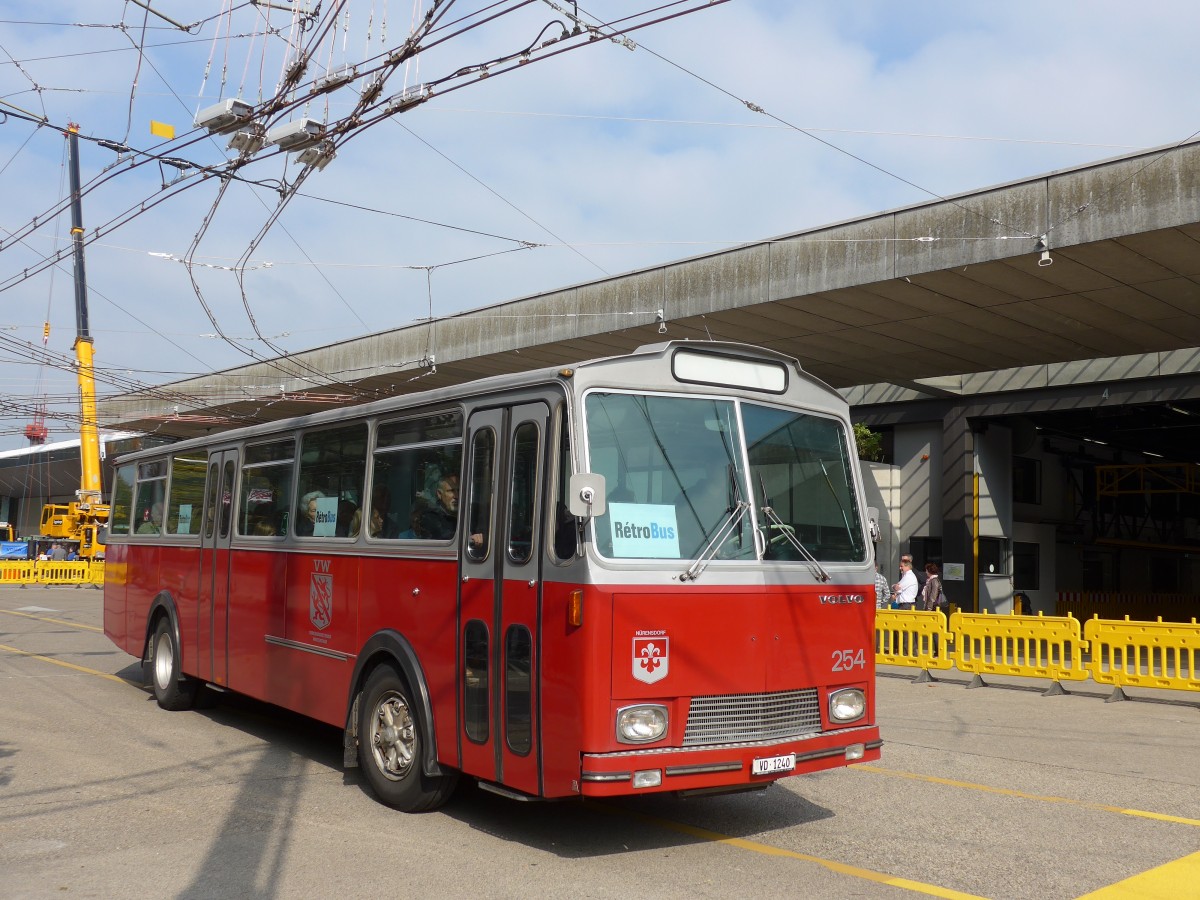 (165'864) - VW Winterthur (R�trobus) - Nr. 254/VD 1240 - Volvo/T�scher (ex Zivilschutz, Winterthur; ex VW Winterthur Nr. 254) am 26. September 2015 in Winterthur, Depot Gr�zefeld