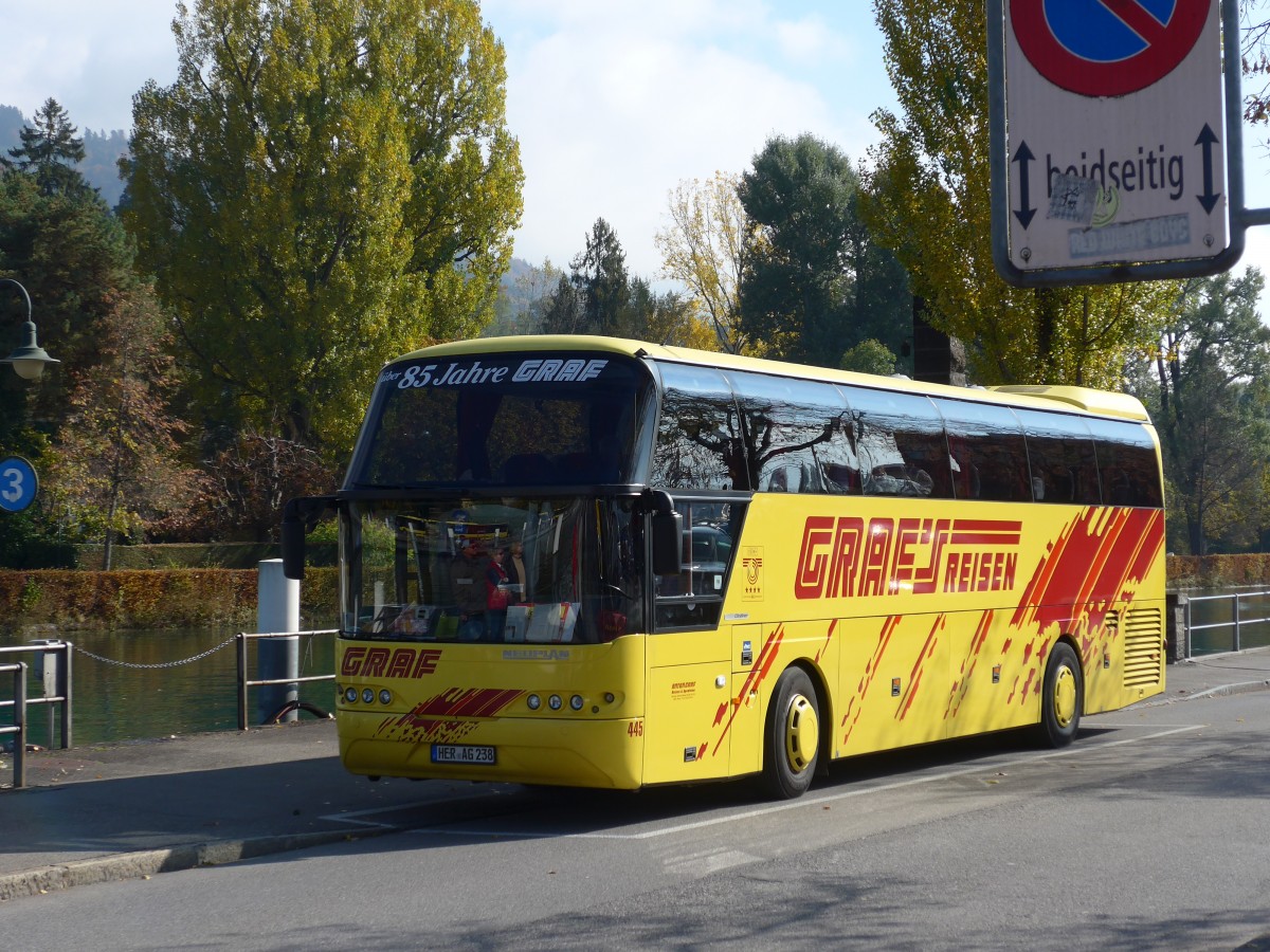 (166'285) - Aus Deutschland: Graf, Herne - Nr. 445/HER-AG 238 - Neoplan am 20. Oktober 2015 bei der Schifflndte Thun