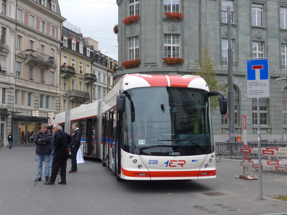 (166'314) - VBL Luzern - Nr. 239 - Hess/Hess Doppelgelenktrolleybus am 24. Oktober 2015 in Biel, Zentralplatz