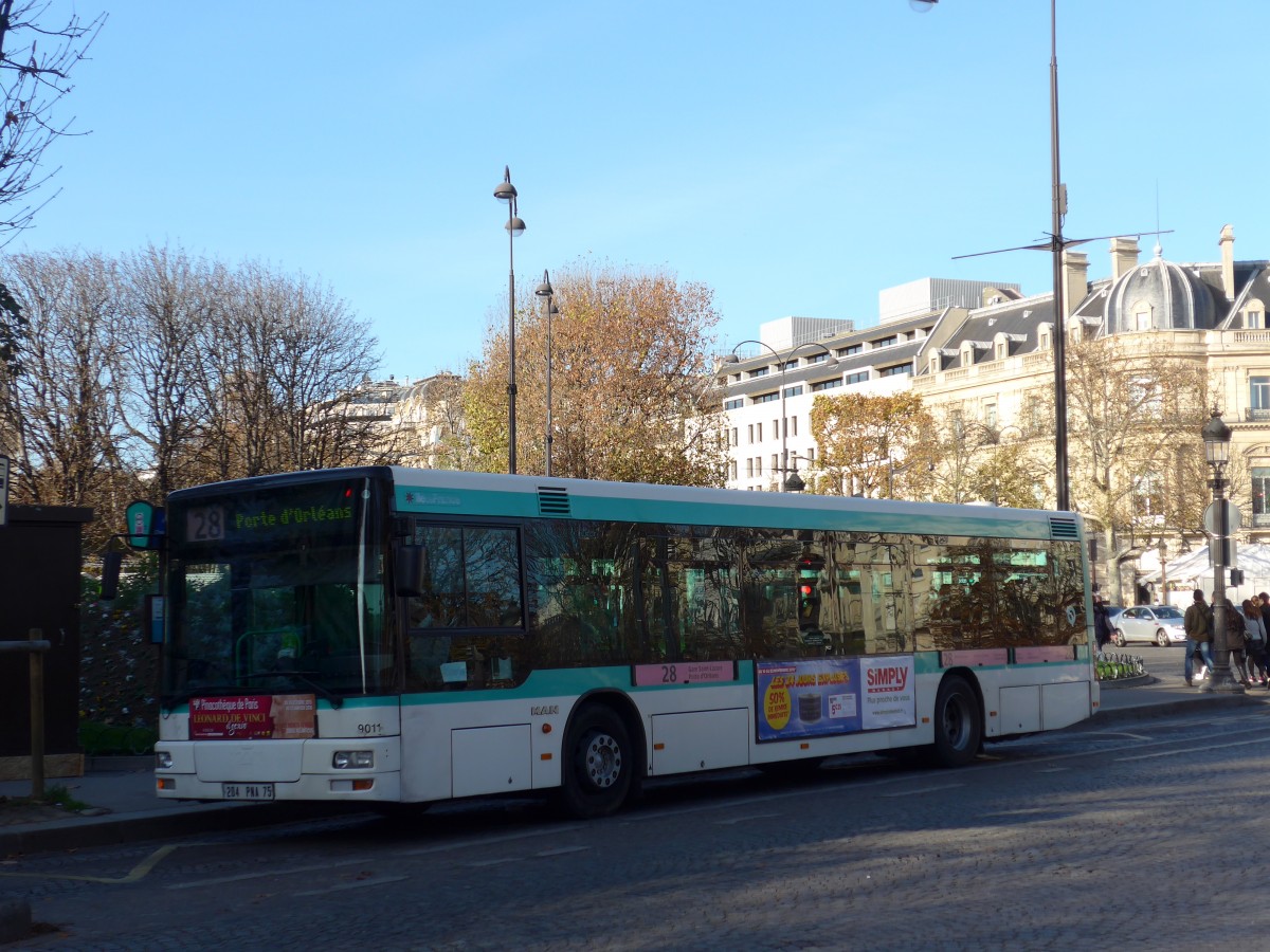 (166'656) - RATP Paris - Nr. 9011/204 PNA 75 - MAN am 15. November 2015 in Paris, Champs-Elys�es