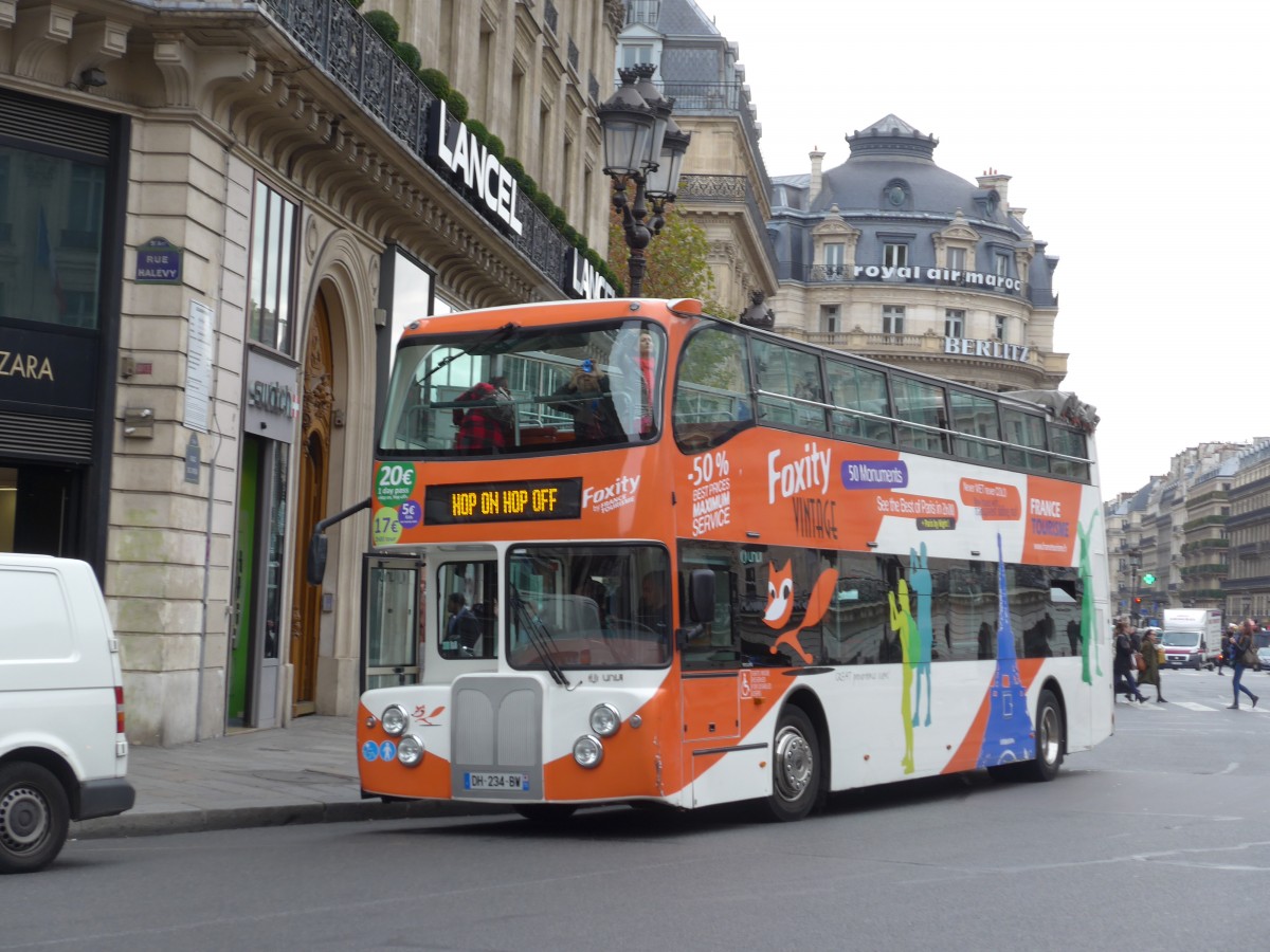 (166'959) - France Tourisme, Paris - DH 234 BW - Volvo/UNVI am 16. November 2015 in Paris, Op�ra