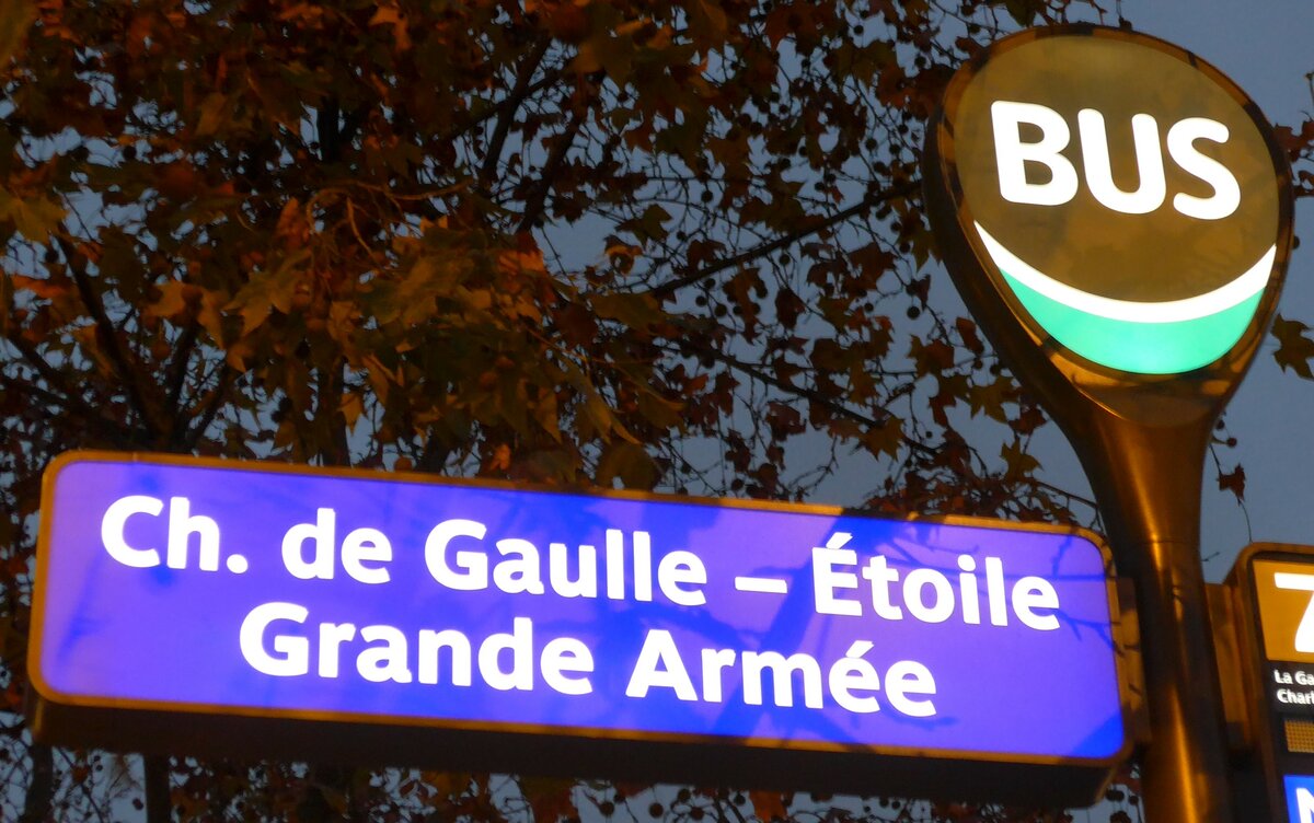(167'033) - RATP-Haltestellenschild - Paris, Ch. de Gaulle - �toile Grande Arm�e - am 16. November 2015