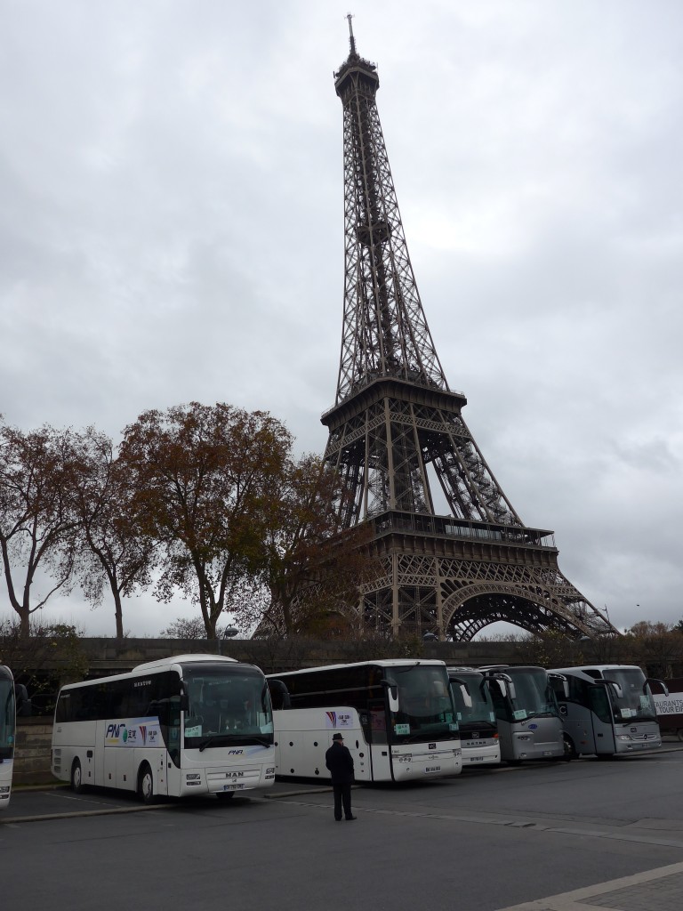 (167'183) - PNA, Villeron - CH 782 CM - MAN am 17. November 2015 in Paris, Tour Eiffel