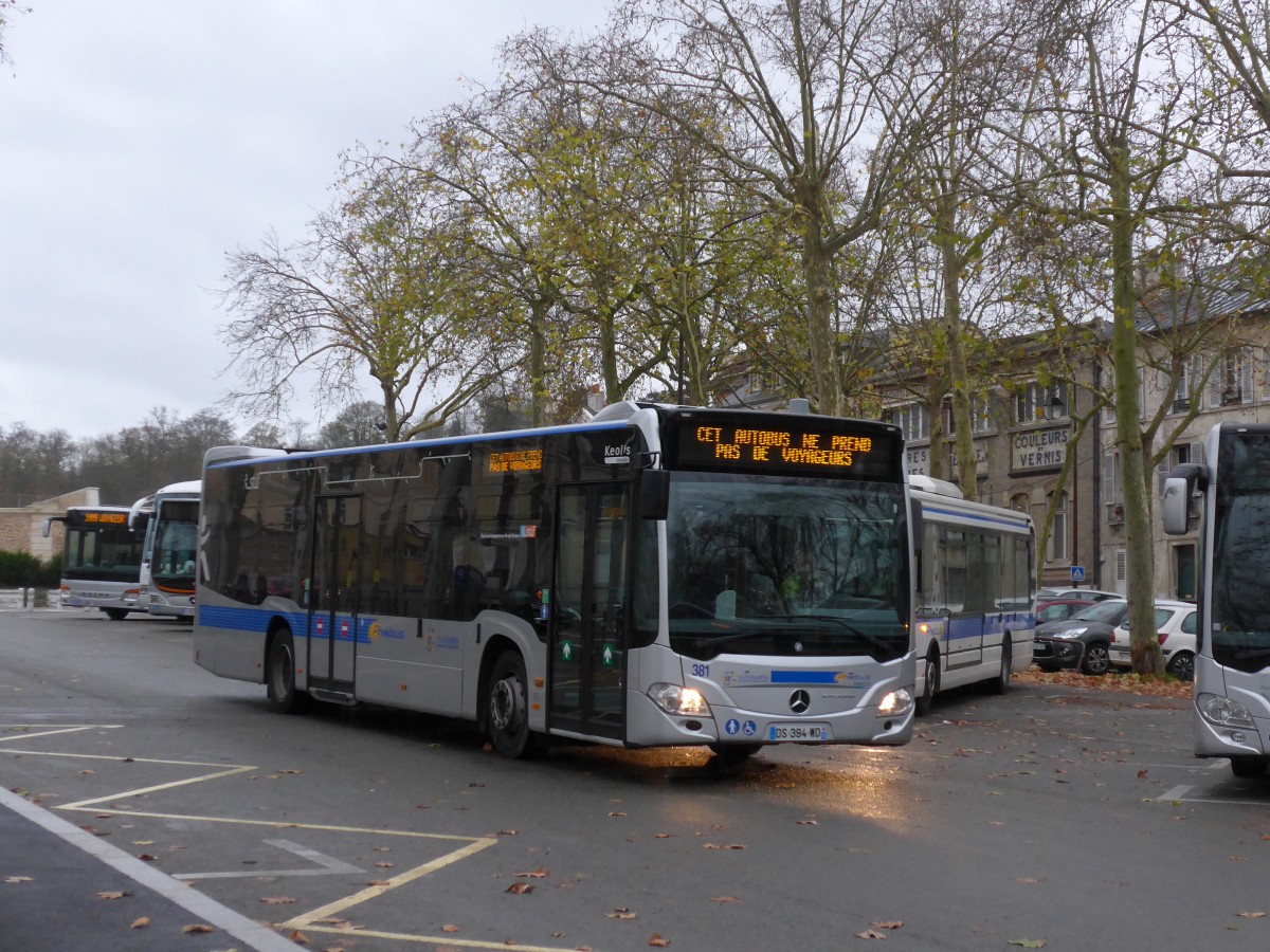 (167'225) - Keolis, Versailles - Nr. 381/DS 394 WD - Mercedes am 17. November 2015 in Versailles, Ch�teau