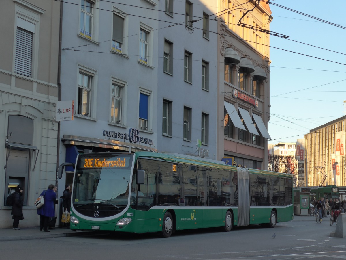 (167'401) - BVB Basel - Nr. 7025/BS 99'325 - Mercedes am 18. November 2015 beim Bahnhof Basel