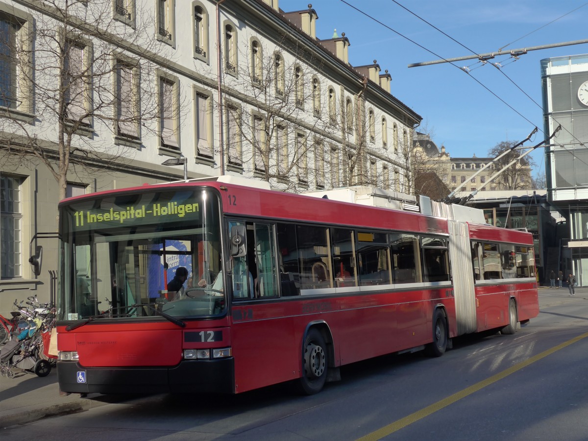 (167'742) - Bernmobil, Bern - Nr. 12 - NAW/Hess Gelenktrolleybus am 13. Dezember 2015 beim Bahnhof Bern