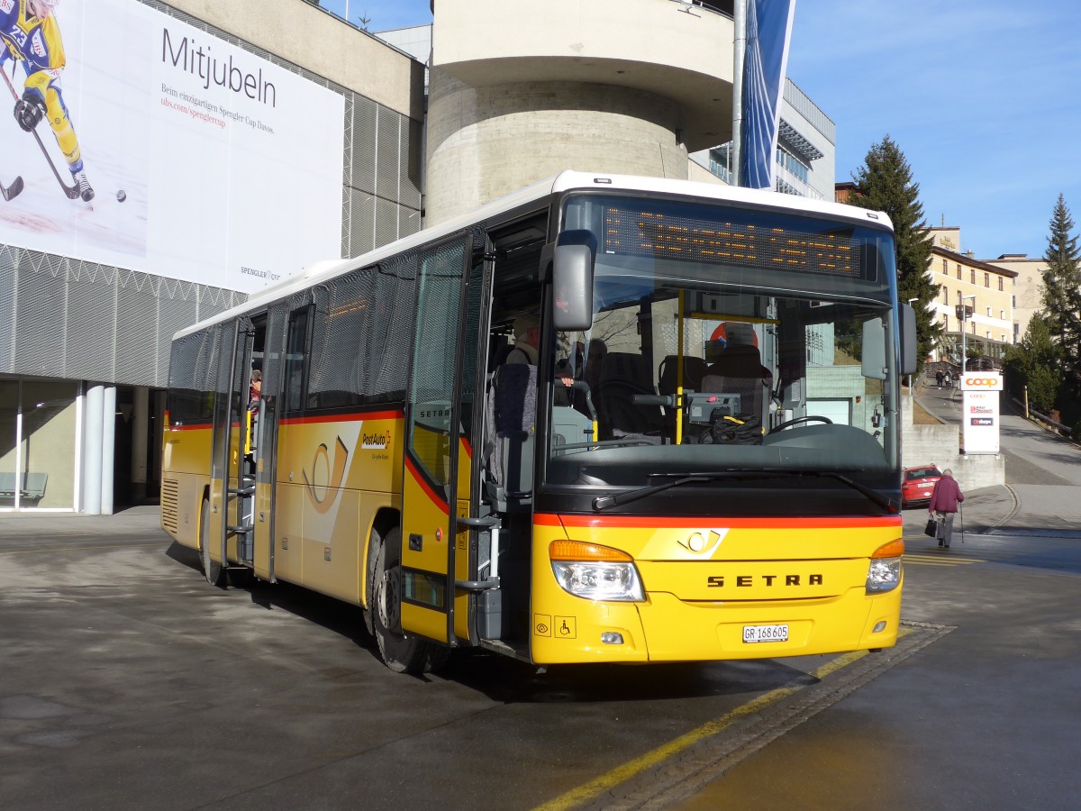 (167'821) - PostAuto Graub�nden - GR 168'605 - Setra am 19. Dezember 2015 beim Bahnhof Davos Platz