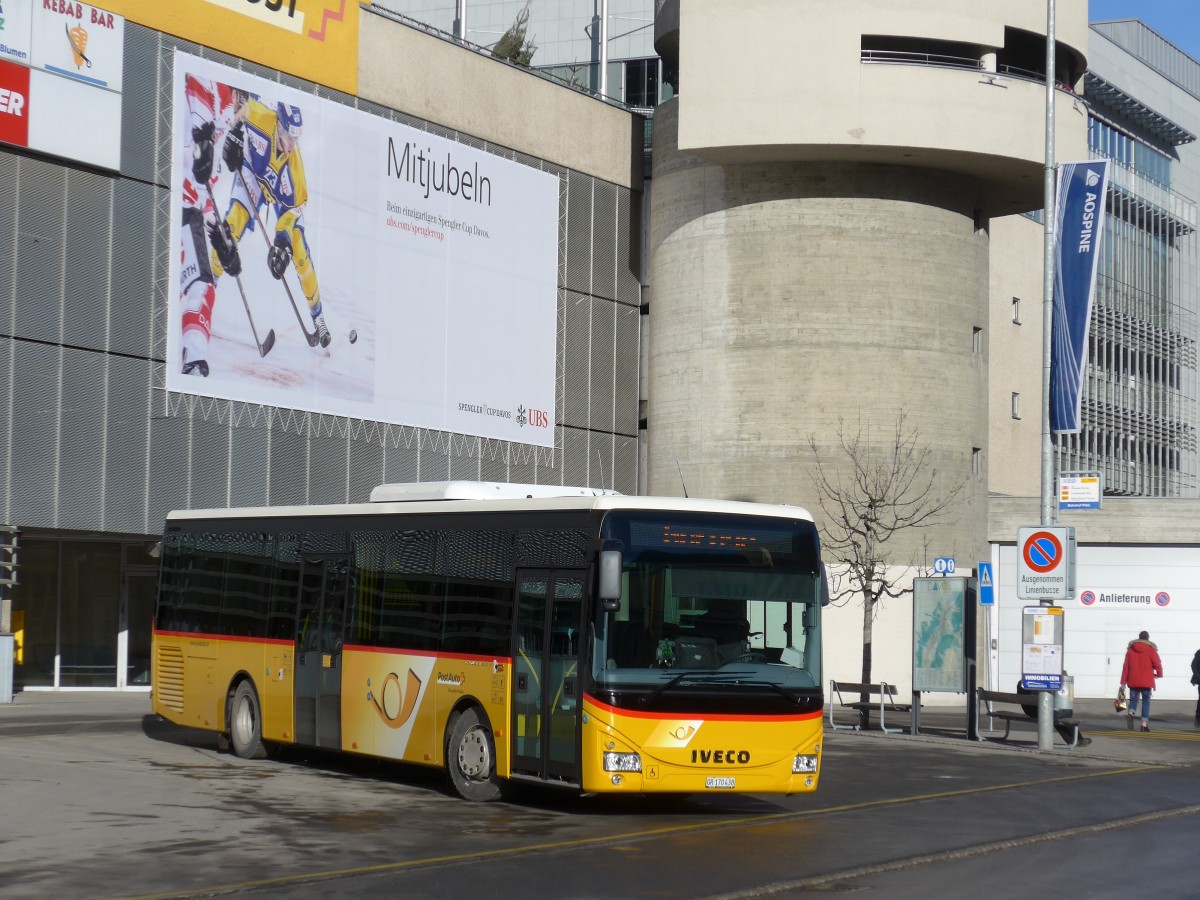 (167'823) - PostAuto Graub�nden - GR 170'438 - Iveco am 19. Dezember 2015 beim Bahnhof Davos Platz