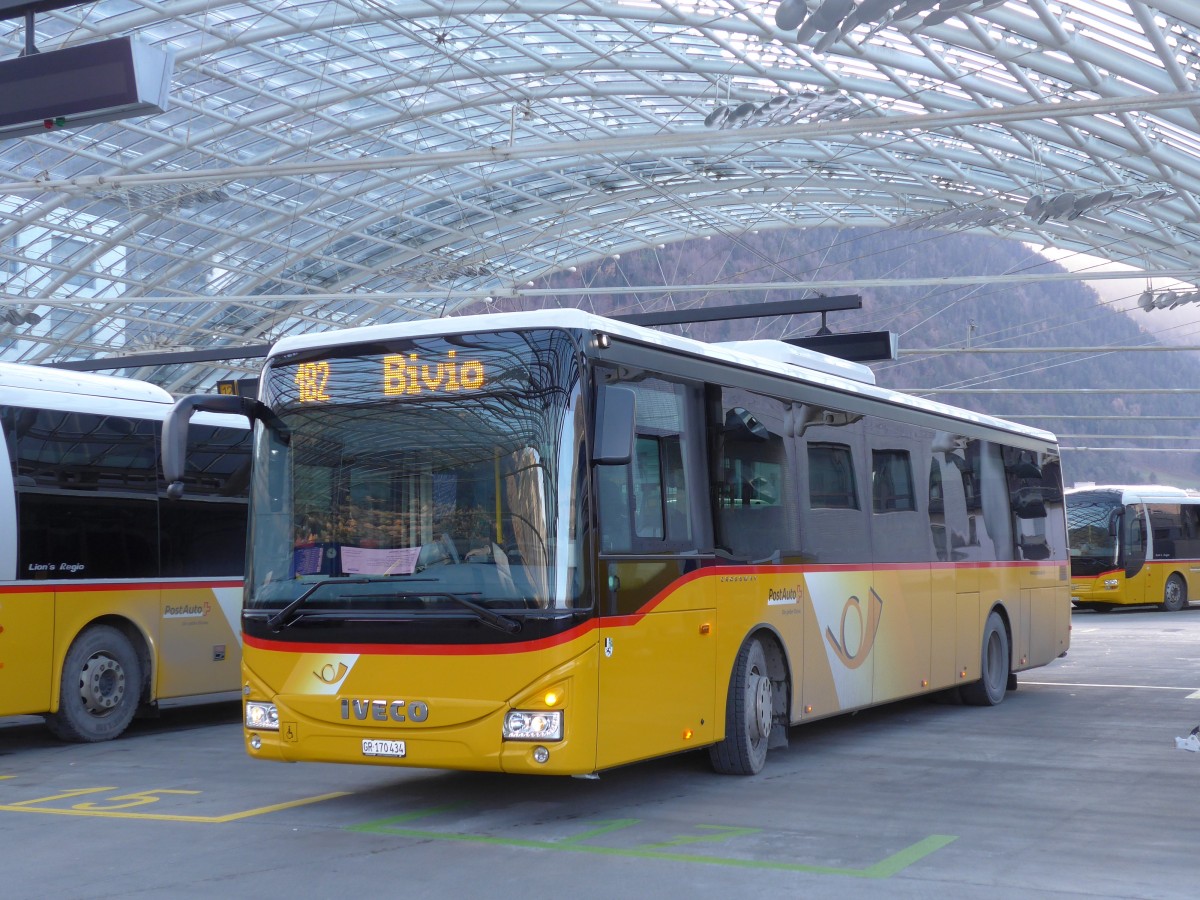 (167'831) - PostAuto Graub�nden - GR 170'434 - Iveco am 19. Dezember 2015 in Chur, Postautostation