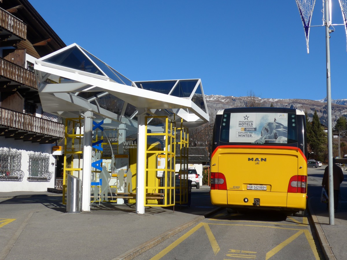 (167'990) - PostAuto Graub�nden - GR 162'989 - MAN am 26. Dezember 2015 in Laax, Post