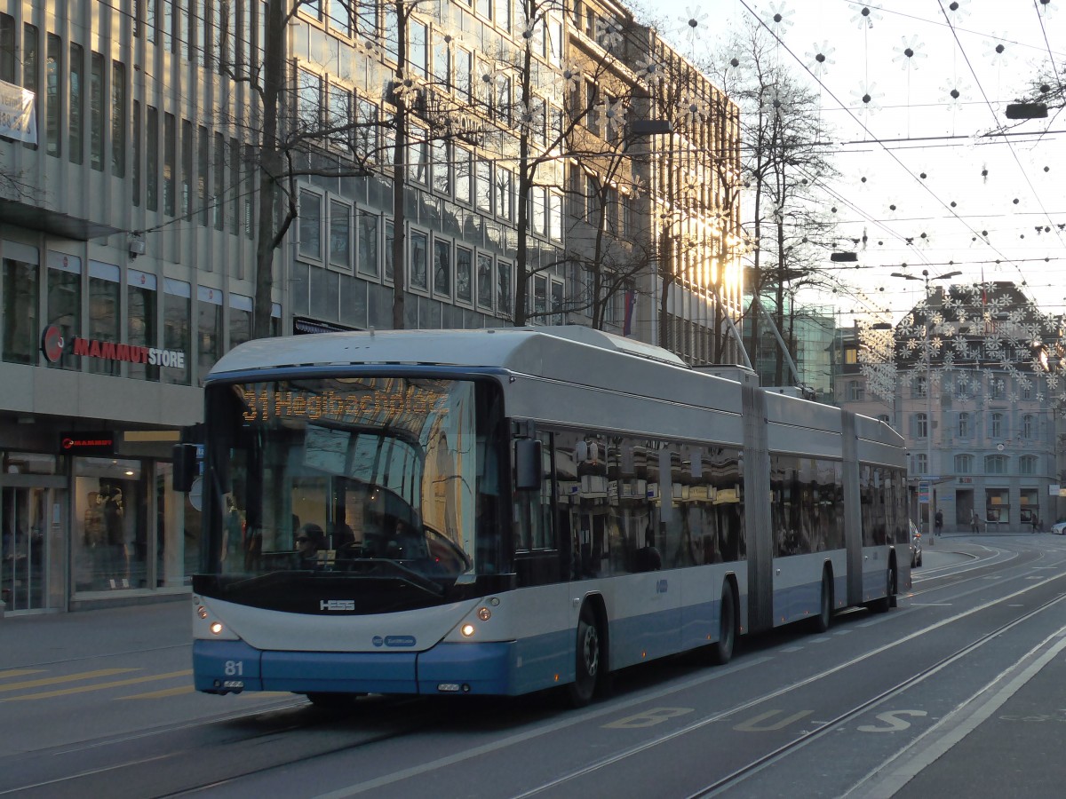 (168'042) - VBZ Z�rich - Nr. 81 - Hess/Hess Doppelgelenktrolleybus am 26. Dezember 2015 in Z�rich, L�wenstrasse