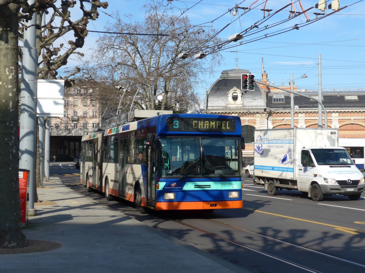 (169'078) - TPG Gen�ve - Nr. 710 - NAW/Hess Gelenktrolleybus am 7. M�rz 2016 in Gen�ve, Place des Vingt-Deux-Cantons