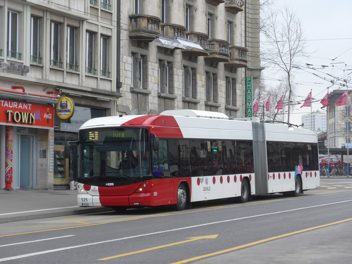 (169'229) - TPF Fribourg - Nr. 525 - Hess/Hess Gelenktrolleybus am 13. M�rz 2016 beim Bahnhof Fribourg