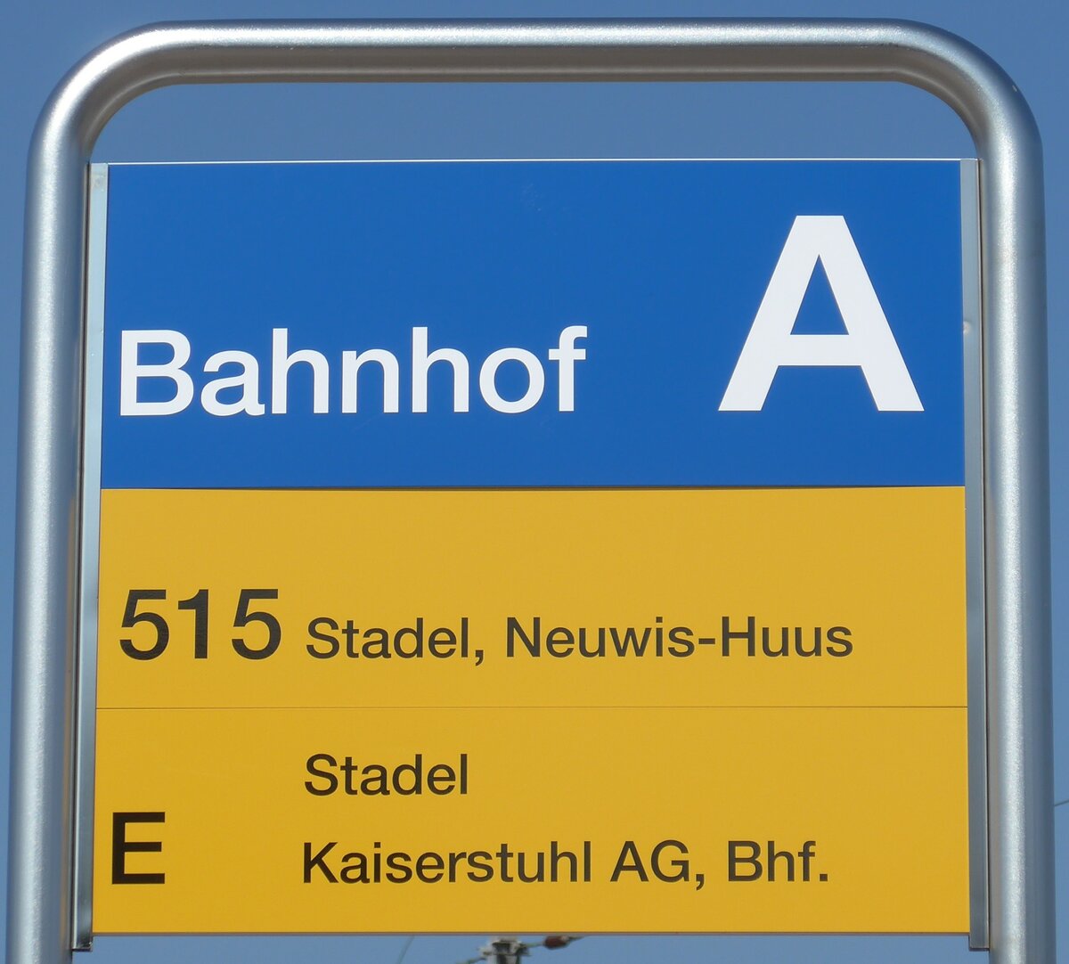 (169'307) - ZVV/PostAuto-Haltestellenschild - B�lach, Bahnhof - am 19. M�rz 2016