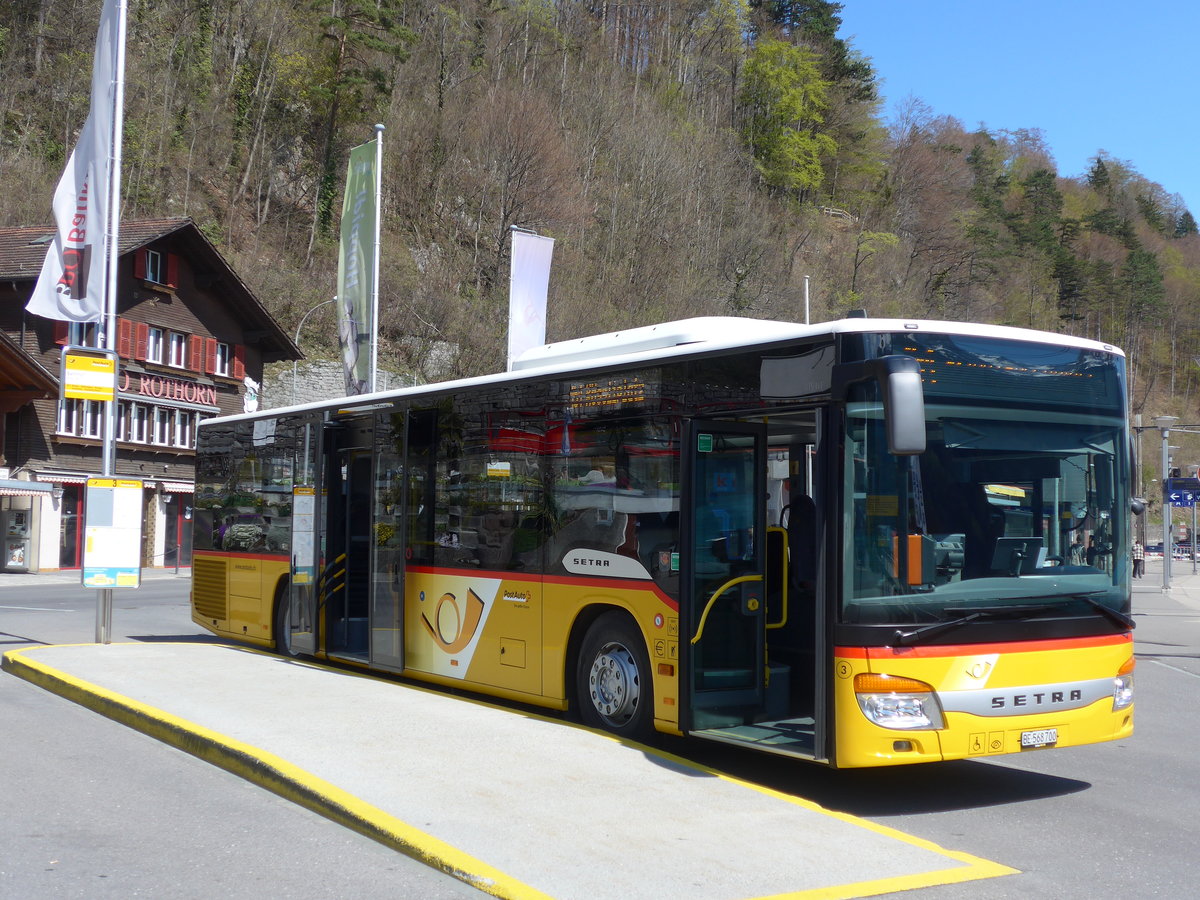 (169'849) - Flck, Brienz - Nr. 3/BE 568'700 - Setra am 11. April 2016 beim Bahnhof Brienz 