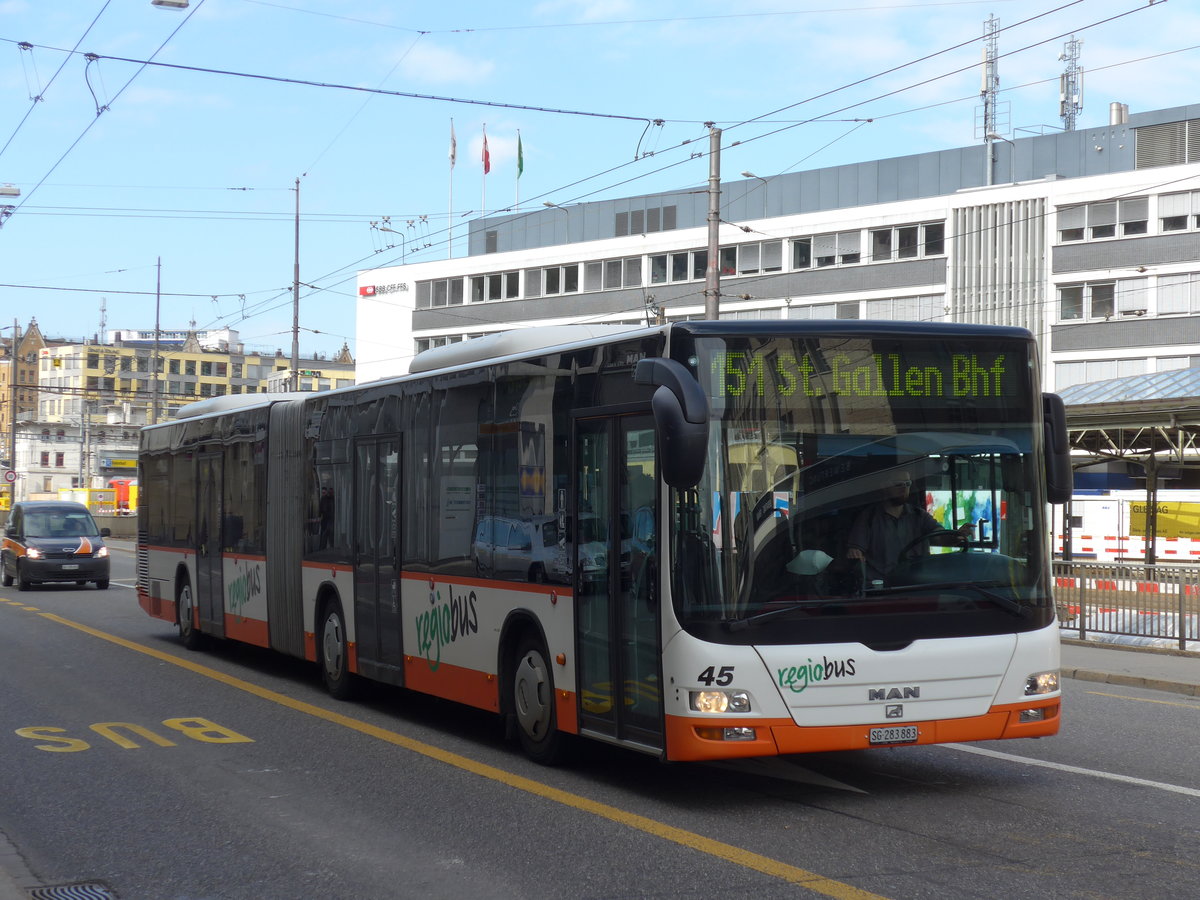 (169'876) - Regiobus, Gossau - Nr. 45/SG 283'883 - MAN am 12. April 2016 beim Bahnhof St. Gallen (prov. Haltestelle)