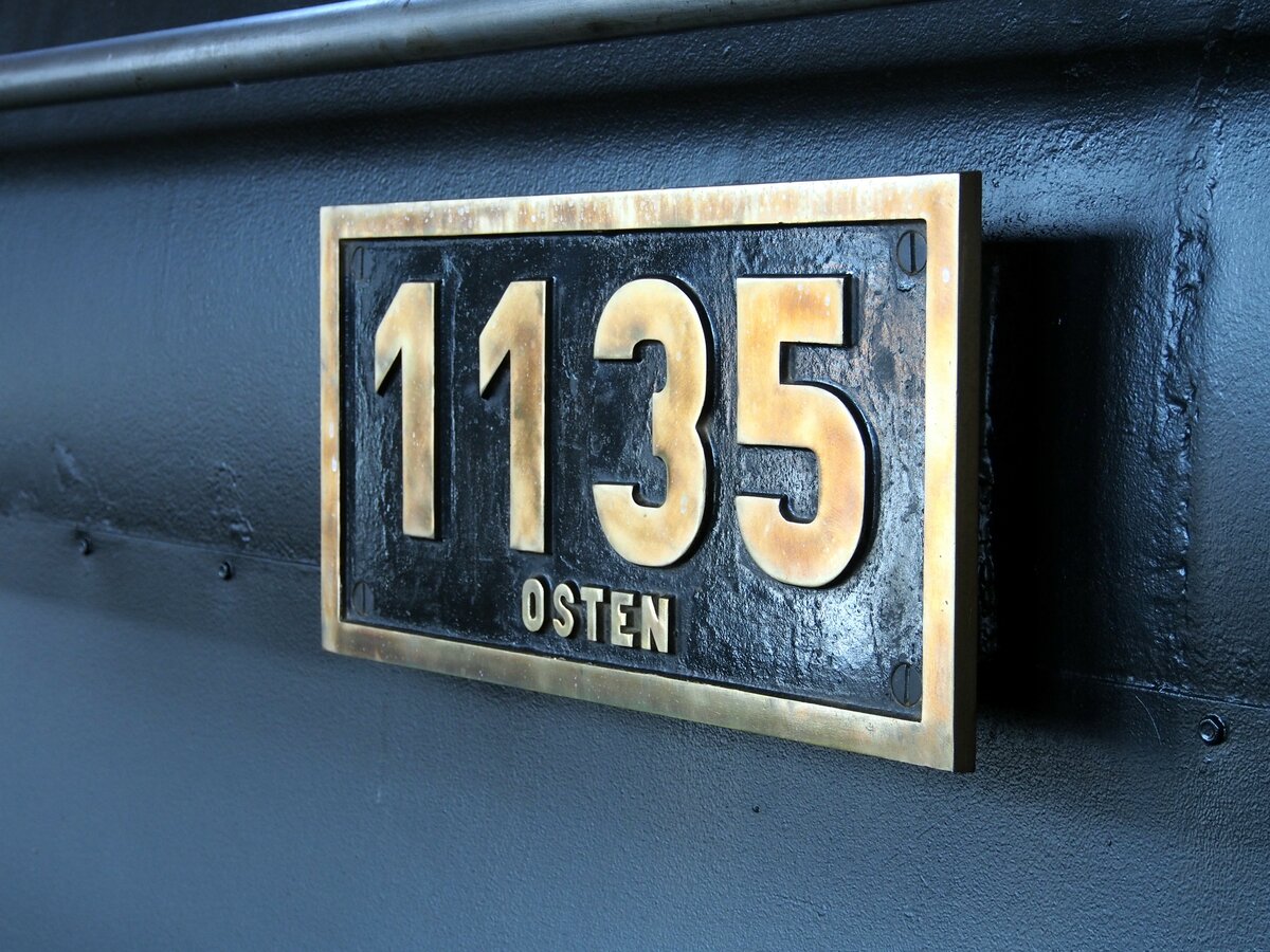 17 1055 Preu�ische S 10 im Bw Dresden Altstadt von Henschel & Sohn Cassel, Baujahr 1913, Fabrik-Nr. 11 512 am 17.04.2015. Details: Loknummer 1135.