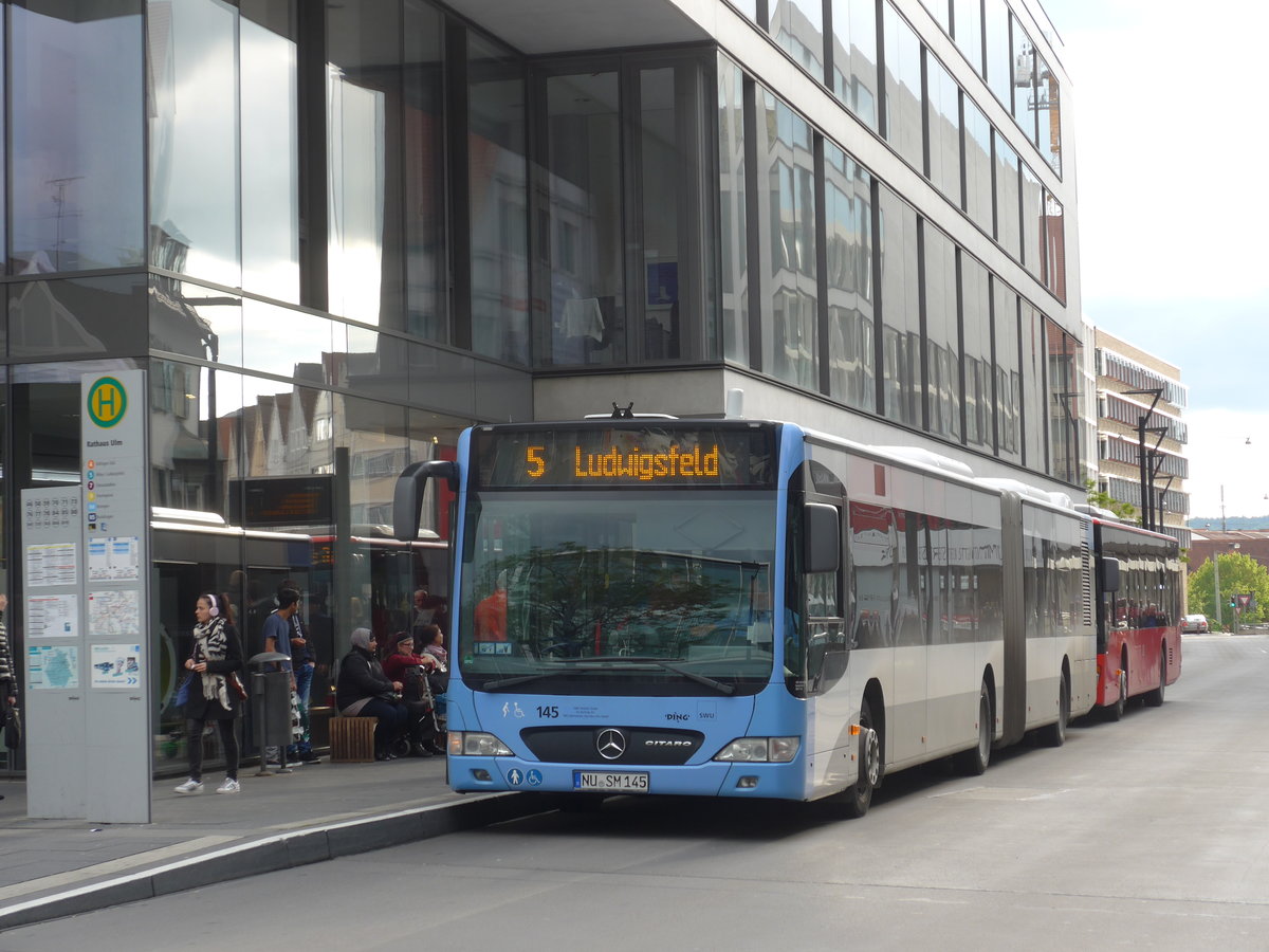 (171'050) - SWU Ulm - Nr. 145/NU-SM 145 - Mercedes am 19. Mai 2016 in Ulm, Rathaus Ulm