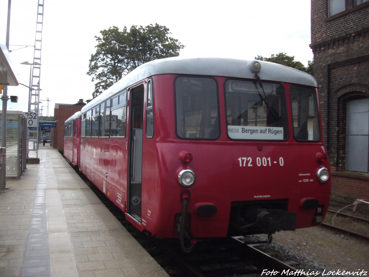 172 001 und 172 601 im Bahnhof Bergen auf R�gen am 13.7.14
