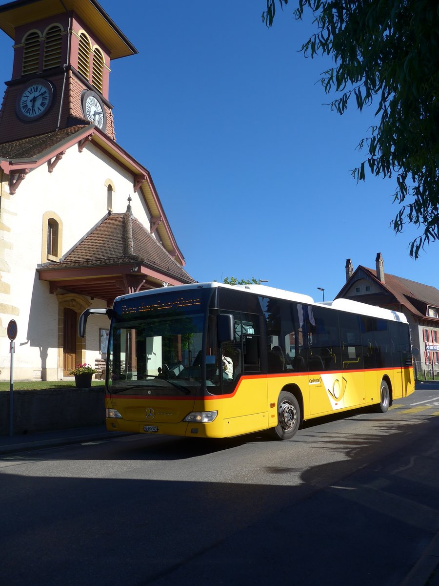 (173'139) - CarPostal Ouest - VD 335'343 - Mercedes am 19. Juli 2016 in Yvonand, Temple