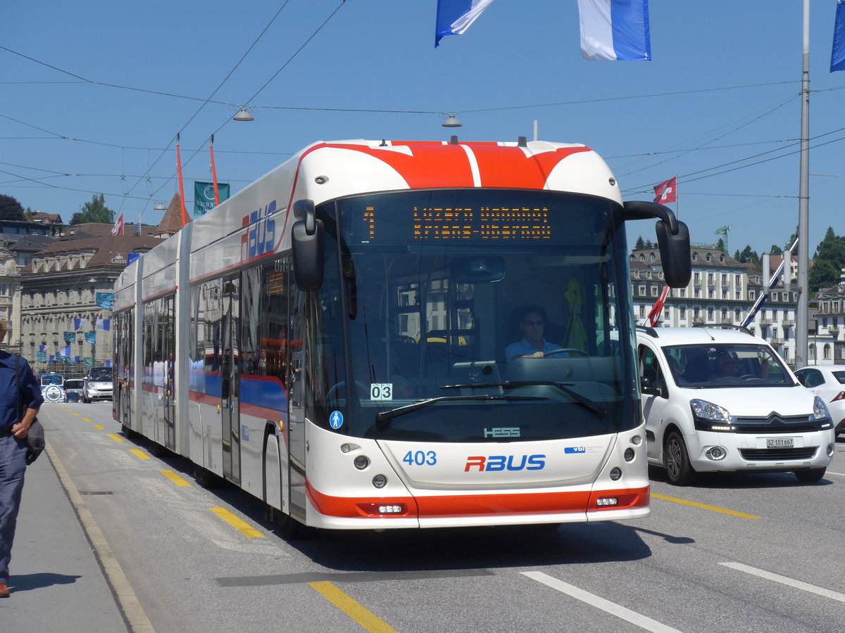 (173'806) - VBL Luzern - Nr. 403 - Hess/Hess Doppelgelenktrolleybus am 8. August 2016 in Luzern, Bahnhofbr�cke