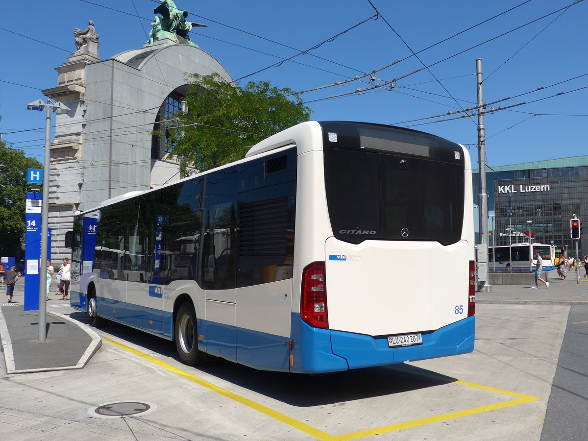(173'865) - VBL Luzern - Nr. 85/LU 240'207 - Mercedes am 8. August 2016 beim Bahnhof Luzern