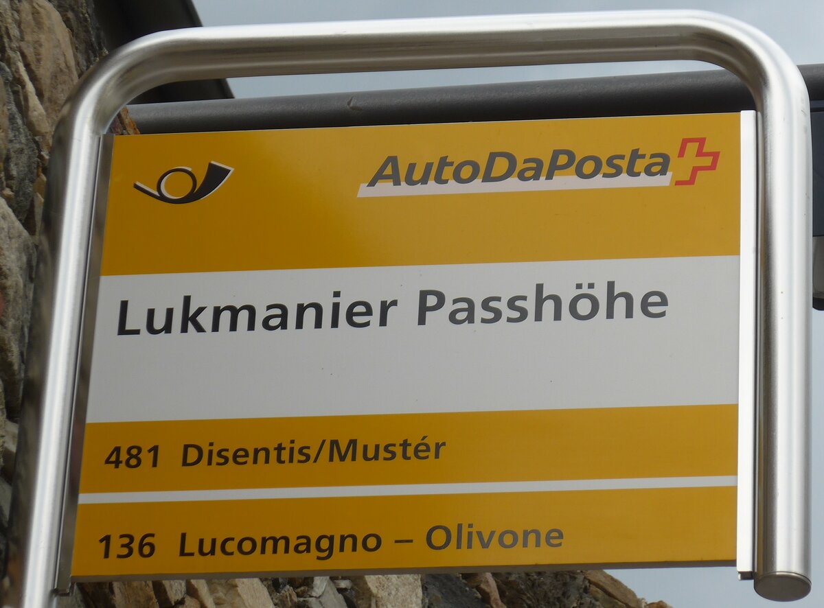 (174'839) - PostAuto-Haltestellenschild - Lukmanier, Passh�he - am 10. September 2016