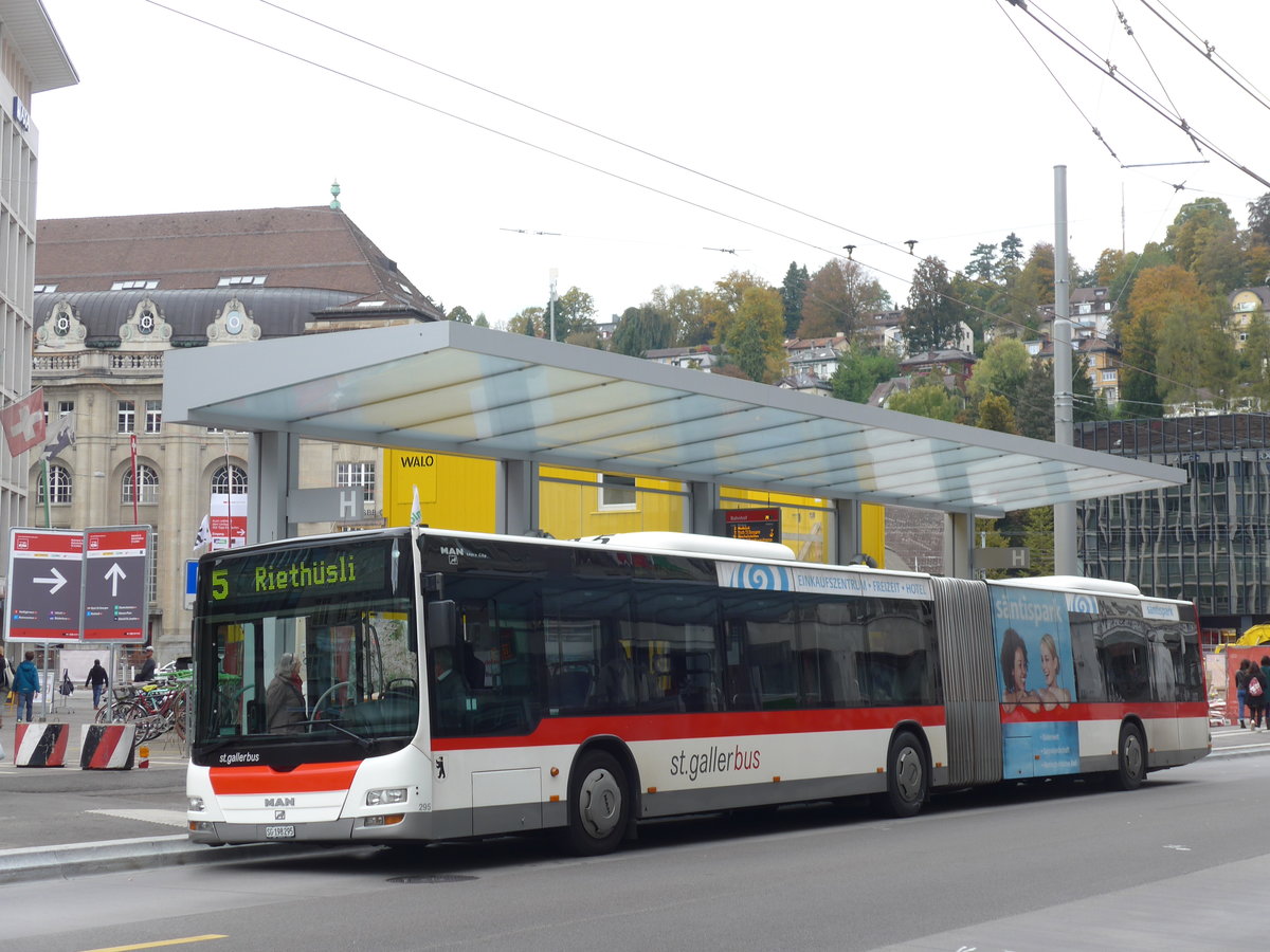 (175'671) - St. Gallerbus, St. Gallen - Nr. 295/SG 198'295 - MAN am 15. Oktober 2016 beim Bahnhof St. Gallen