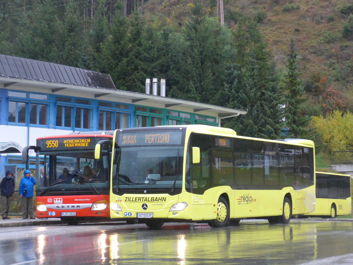 (175'914) - ZVB Jenbach - SZ 122 ZP - Mercedes am 19. Oktober 2016 in Maurach, Mittelschule