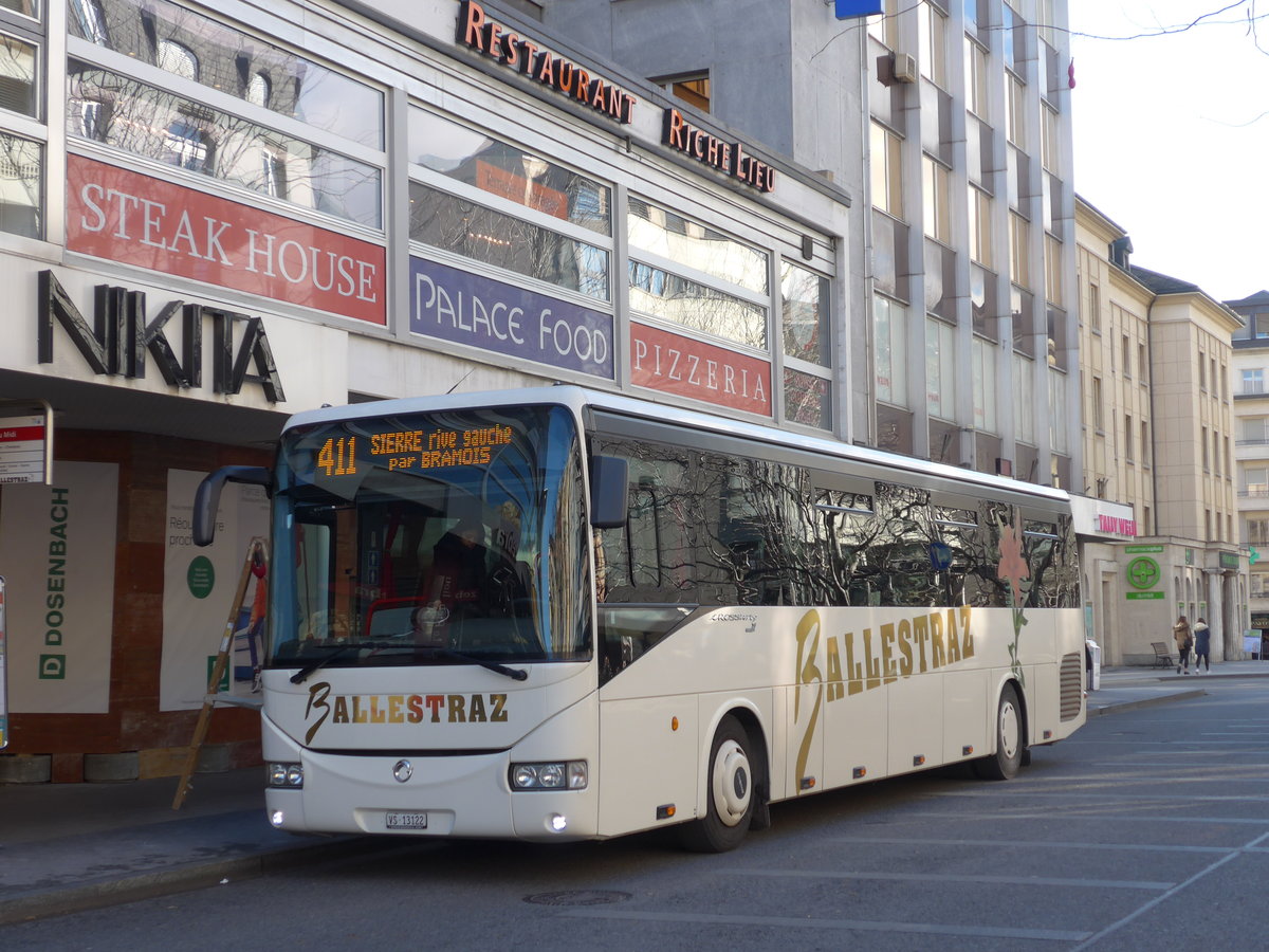 (176'606) - Ballestraz, Gr�ne - VS 13'122 - Irisbus am 12. November 2016 in Sion, Place du Midi